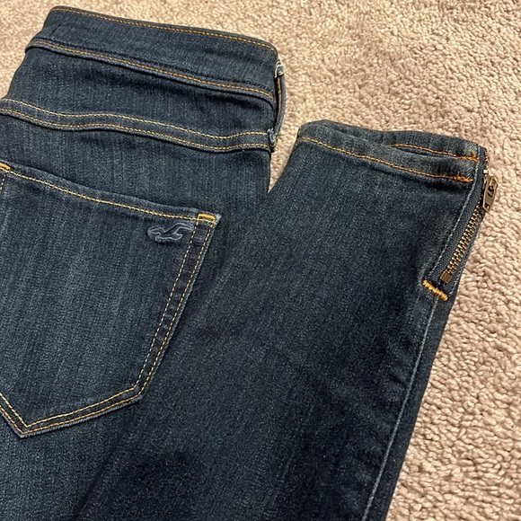 Hollister / High Rise Jean Jeggings / Size 28 - Picture 2 of 11